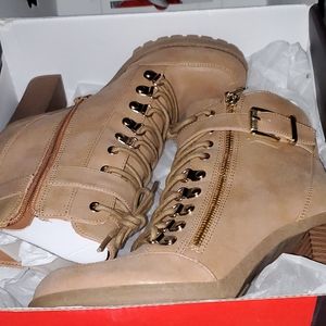 Guess Dark natural heel boot size 7.5M